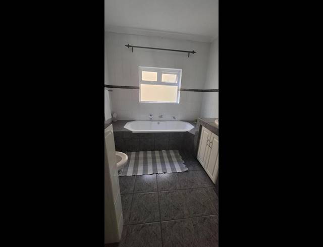 BUSINESS PROPERTY TO RENT IN PLATTEKLOOF